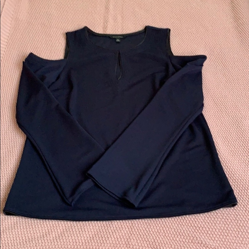 Banana Republic Long sleeve cut out blouse Size:M